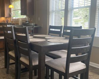 The House on Main - Martin - Comedor