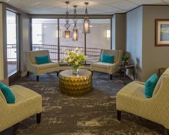 The Voyager Inn - Anchorage - Living room