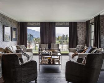 Sofitel Queenstown Hotel and Spa - Queenstown - Living room