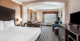 La Quinta Inn & Suites by Wyndham Bakersfield North - Bakersfield - Schlafzimmer