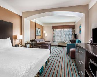 La Quinta Inn & Suites by Wyndham Bakersfield North - Bakersfield - Bedroom