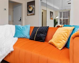 Affordable 1-Br By Dmc Detroit - Detroit - Living room