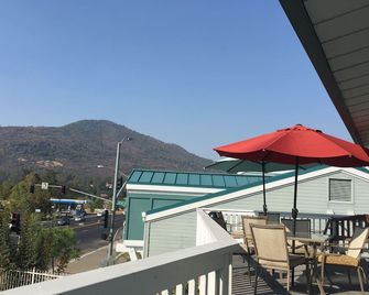 Oakhurst Lodge - Oakhurst - Balcony