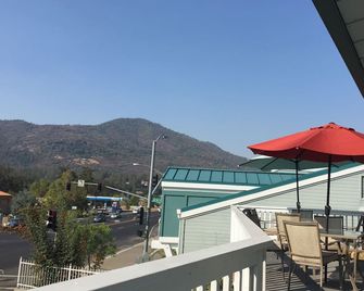 Oakhurst Lodge - Oakhurst - Balkon