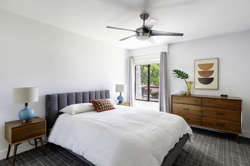 Cozy Condo w Heated Pool 1 Hr to Joshua Tree NP - פאלם ספירנגס - חדר שינה