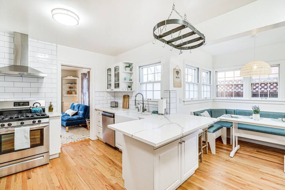 Less Than 1 Mi to Midtown Pet-Friendly Home in Reno! - Reno - Sala de estar