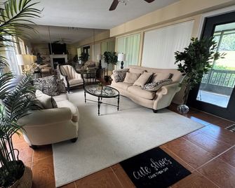 Adorable 3-bedroom townhome in charming Alachua/Gainesville area - Alachua - Huiskamer