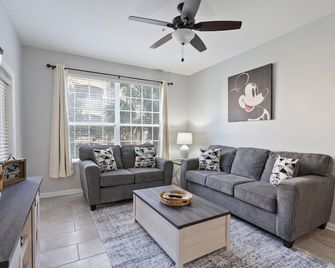 Windsor Hills Resort 3 Bedroom 2nd Floor Condo with Resort Access 3 Condo - Celebration - Living room