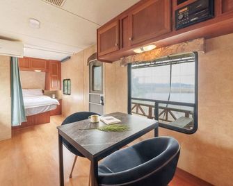 Taean Bibi Artglamping - Taean - Dining room