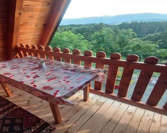 Feniks Resort Kosjerić Apartment Ostrog your perfect choice for a nature getaway - Kosjerić - Balcony