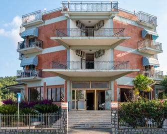 Hotel Royal - Villammare - Edificio