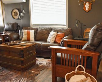 Cowboy Condo in Charming Shelby - Shelby - Sala de estar