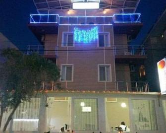 Butik Eren Otel - Menderes - Building