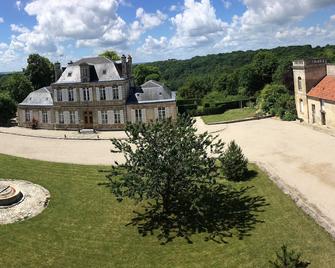Grand gîte 15 personnes, 9 chambres, 100km de Paris en Exclusivité - Soissons - Building