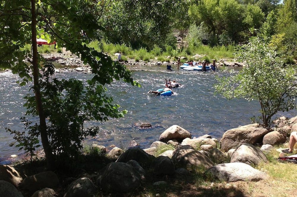 Kern Riverfront Lodge - Kernville