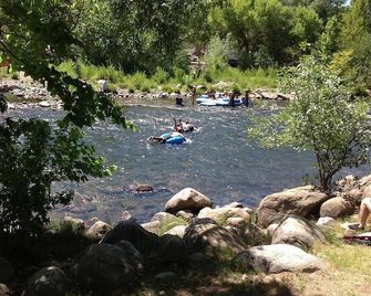 Kern Riverfront Lodge - Kernville