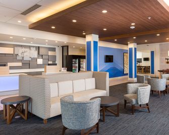 Holiday Inn Express Visalia - Sequoia Gateway Area by IHG - Visalia - Bygning