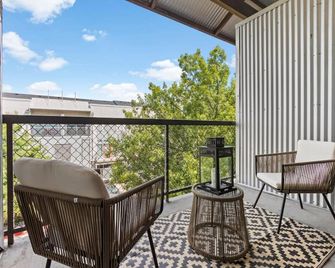 2br Modern Stay • Walk to Aa Center• Free Parking - Dallas - Balcón