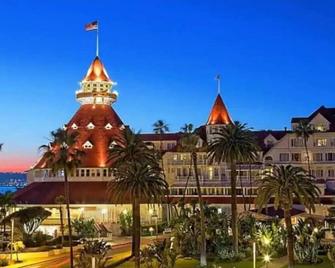 Coronado Unit 3 - B Ave Bungalows · King-sized 1/1, 5-10 Min Walk to Coronado Beach! - Coronado - Edificio