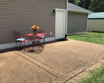 Country Charm, City Access, Private Entrance Suite! - Mount Juliet - Патіо
