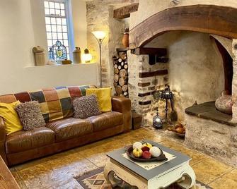Quirky, Spacious Old Angel House, Nr Cheddar/Bristol/Bath - Axbridge - Huiskamer