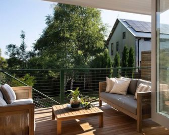 Pembroke - modern comforts and scenic views - Daylesford - Balcone