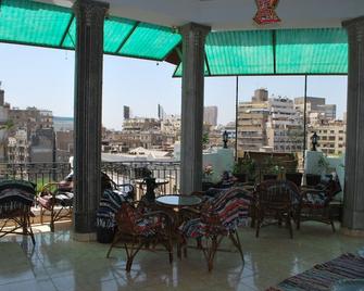 Cecilia Hostel - קהיר - מרפסת