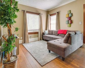 Sunny and Spacious Dayton Condo about 1 Mi to Downtown! - Dayton