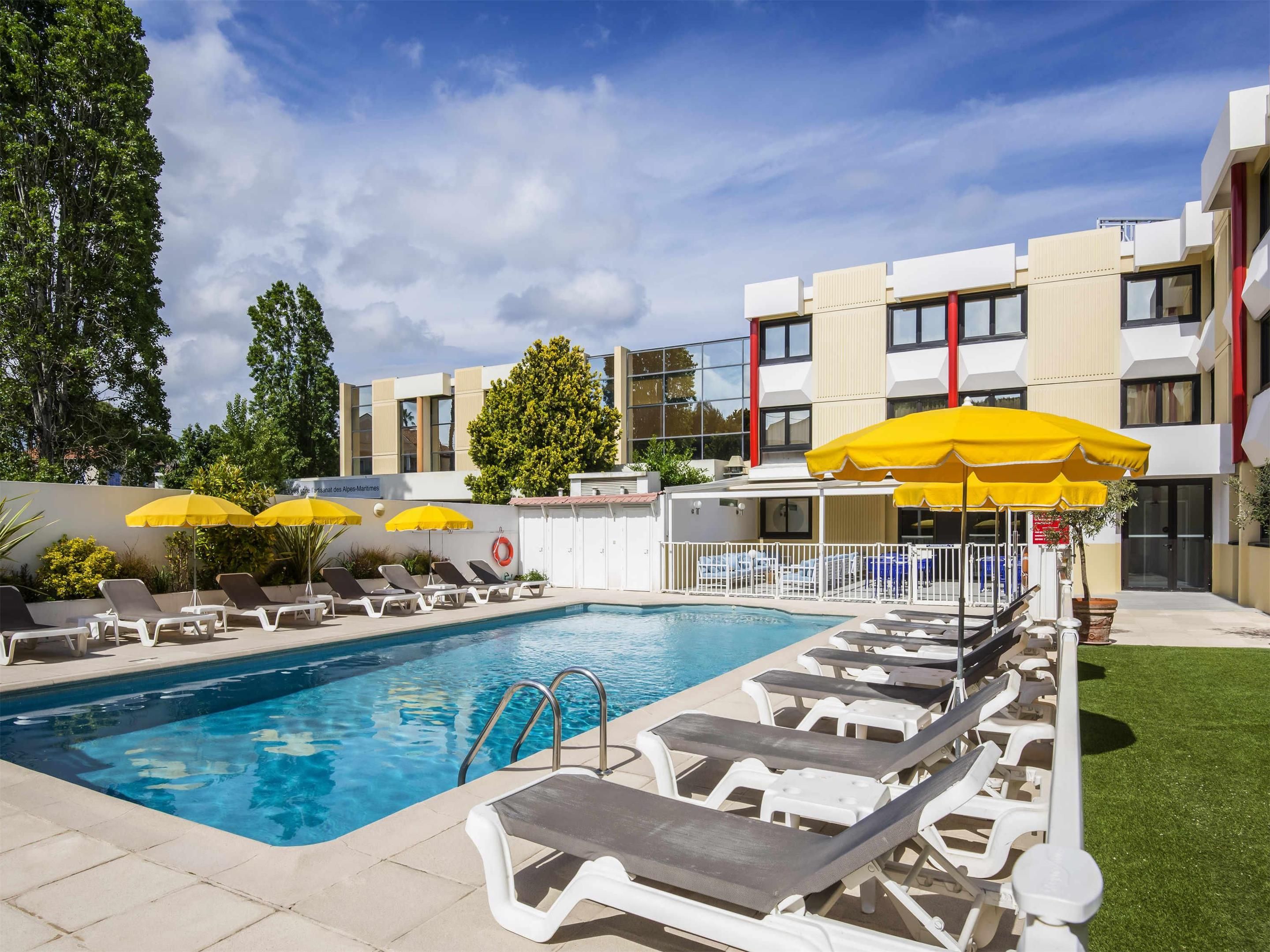 ibis Styles Nice Cap 3000 Aéroport - Saint-Laurent-du-Var - Pool