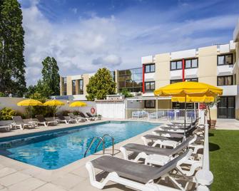 ibis Styles Nice Cap 3000 Aéroport - Saint-Laurent-du-Var - Zwembad