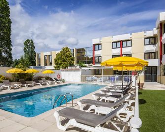 ibis Styles Nice Cap 3000 Aéroport - Saint-Laurent-du-Var - Pool