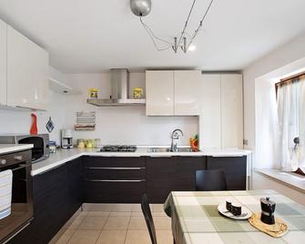 Apartment 'Casa Elisa' with Mountain View, Balcony and Wi-Fi - Doues - Cocina
