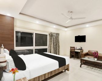 OYO 826909 Kunwar Aalcajars - Patna - Phòng ngủ