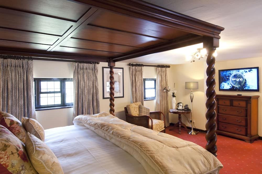 The Roundabout Hotel