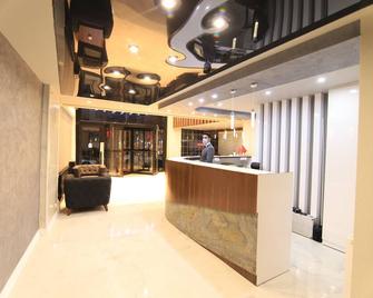 Sardur Otel - Van - Front desk