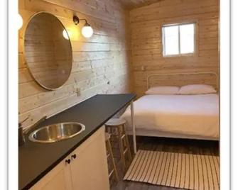 Our Cabin Bed & Breakfast - Yellowknife - Bedroom