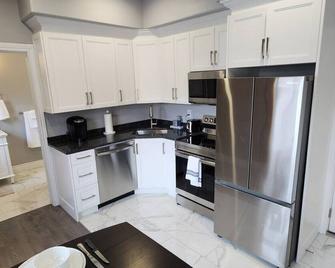 Executive 2bd 58` Tv+wifi+ac+parking+kitchen - Windsor - Dapur