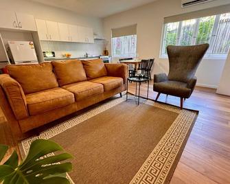 3 Bed Budget Accom Hidden Gem Parking Near Gabba - Brisbane - Vardagsrum