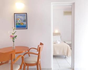 The Milos - Megalochori - Essbereich