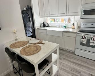 ️Gorgeous Private Detached Gueshouse️ - Poway - Кухня
