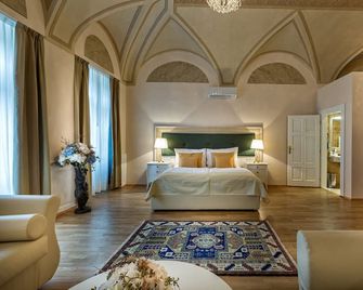 Little King Hotel U Malvaze - Praha - Makuuhuone