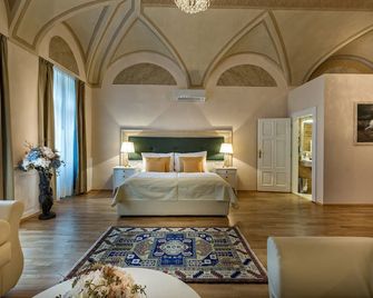 Little King Hotel U Malvaze - פראג - חדר שינה