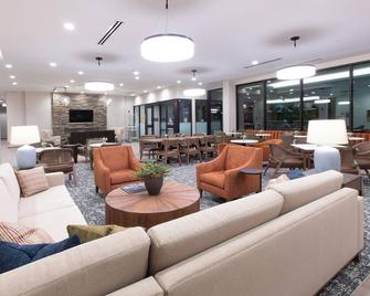 La Quinta Inn and Suites by Wyndham Lincoln - Yoder - Lounge