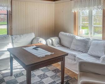 2 bedroom nice home in Bredaryd - Bredaryd - Sala de estar