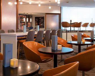 Delta Hotels by Marriott Edmonton South Conference Centre - אדמונטון - מסעדה