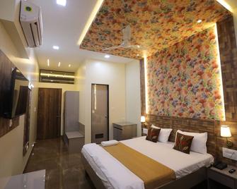 VL Patil Stays and Banquets - Gulbarga - Bedroom