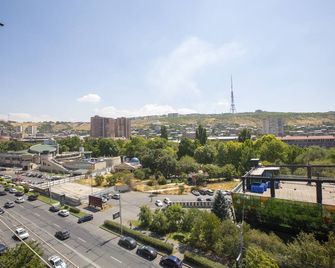 Umba Apartment N4 - balcony and Mount Ararat view - Eriwan - Schlafzimmer