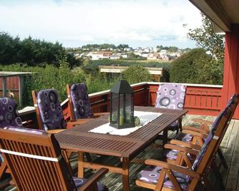 5 bedroom awesome home in Borhaug - Farsund - Parveke