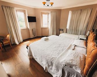 Seringal Hotel - มาเนาส์