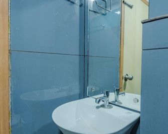 Hotel Beverly Palace Kozhikode - Hotel and Restaurant - Kozhikode - Bathroom